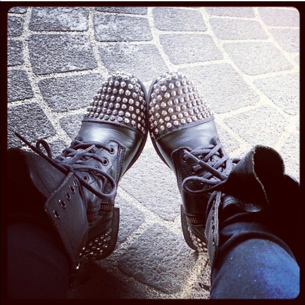 Steve Madden studded combat boots 🖤💎